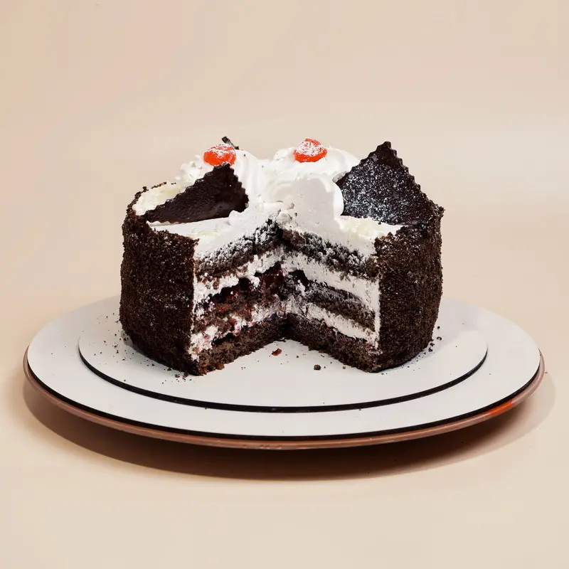 Торт "Вишня на снегу" в разрезе