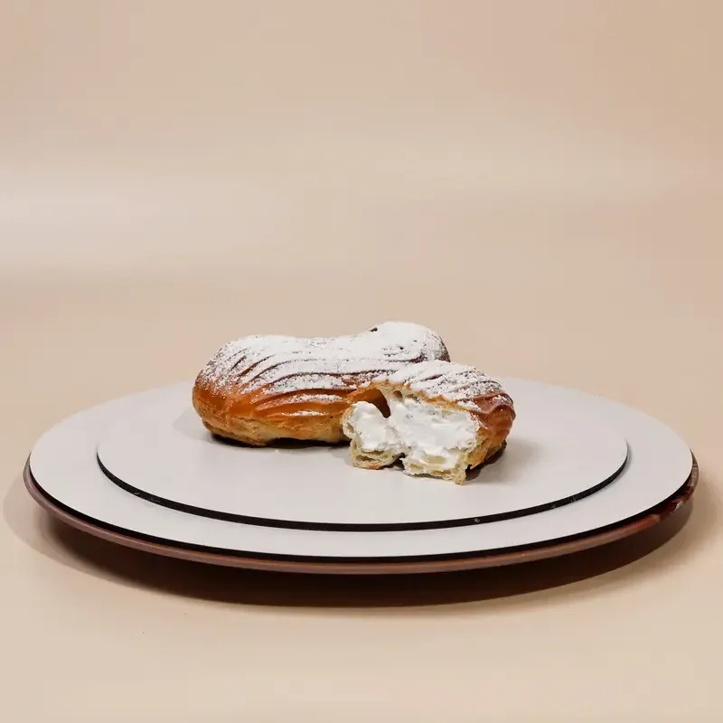 Пирожное "Заварное с белковым кремом"