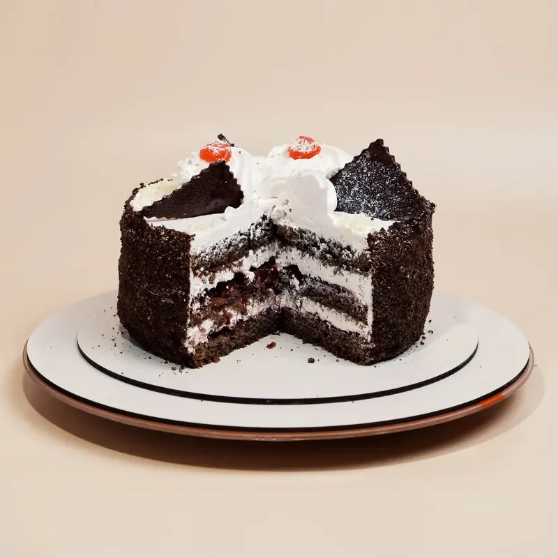 Торт "Вишня на снегу" в разрезе