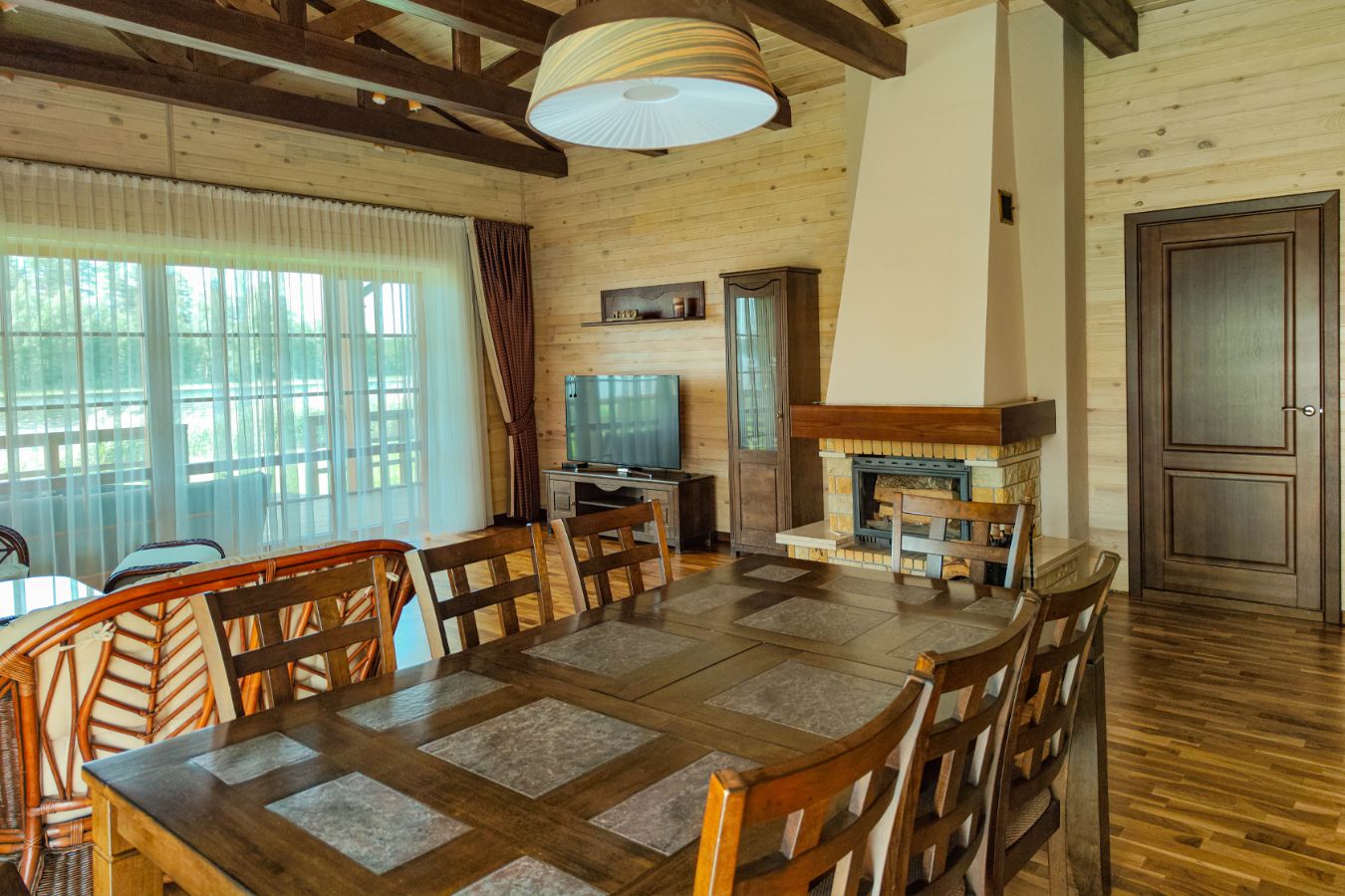 гостиная с камином