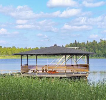 плавучая беседка