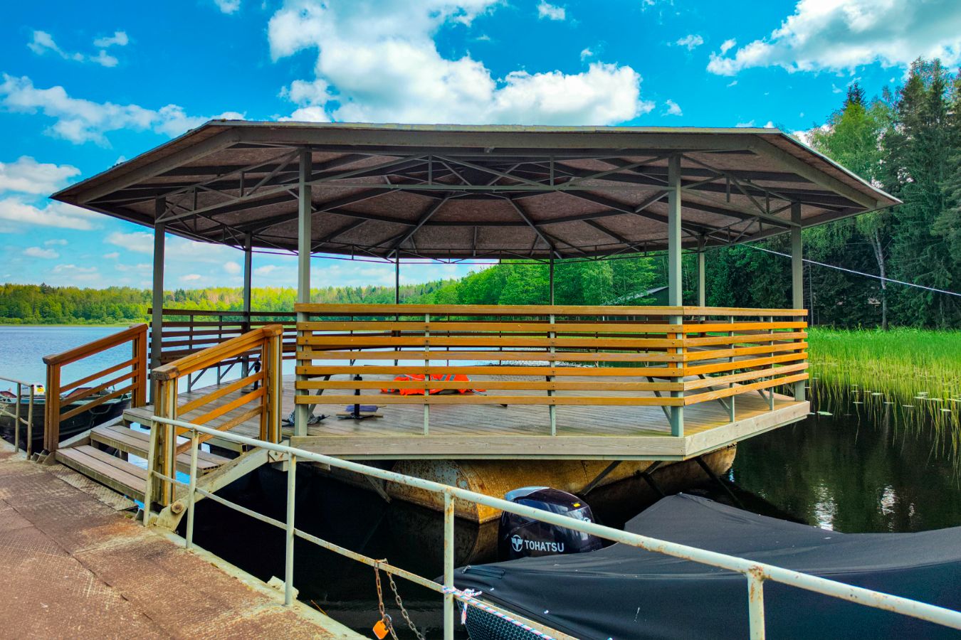 беседка на воде