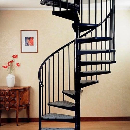 Лестница на второй этаж винтовая металлическая