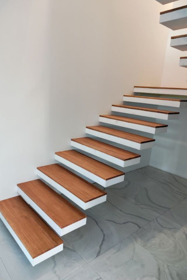 Обшивка лестницы из бетона в Гродно