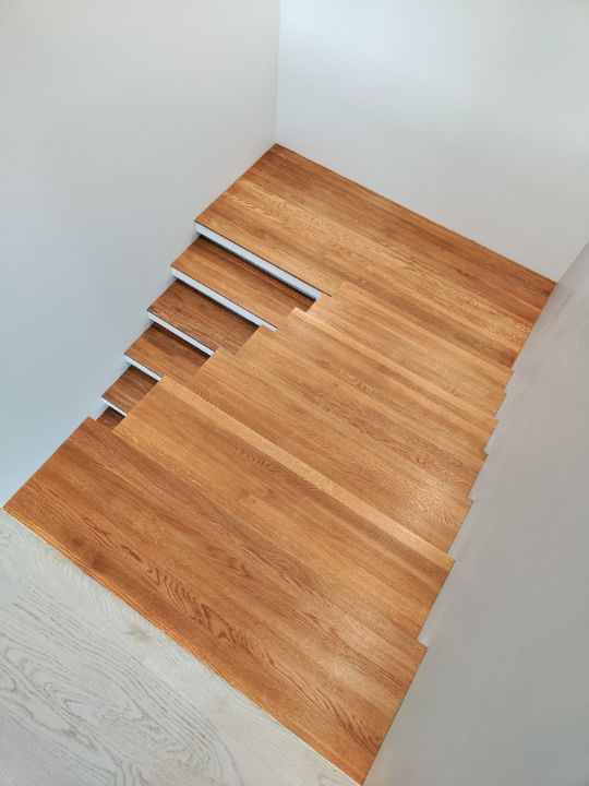 Дубовые ступени для лестницы