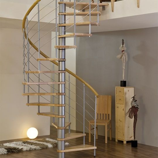 Винтовая лестница на второй этаж частного дома