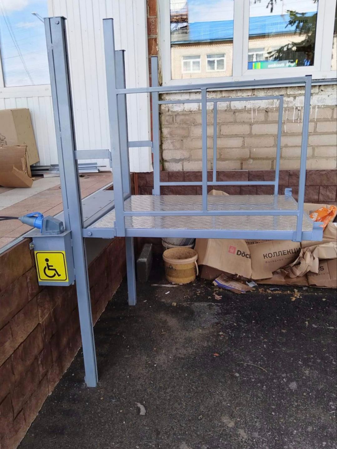 Лестничный подъемник для инвалидной коляски