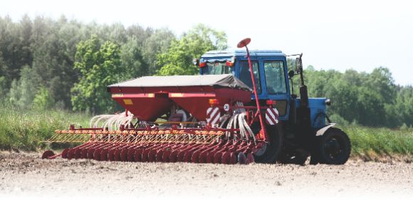 Производится 51 наименование навесной и прицепной - это картофелепосадочная и картофелеуборочная техника, сеялки, техника для уборки трав и кормов, лесная техника, коммунальная техника. Продукция поставляется в Республику Беларусь, а так же на экспорт в страны СНГ и дальнего зарубежья.