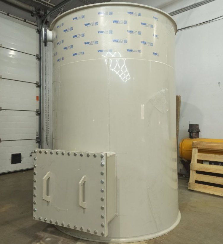 емкость из полипропилена цилиндрическая вертикальная с люком