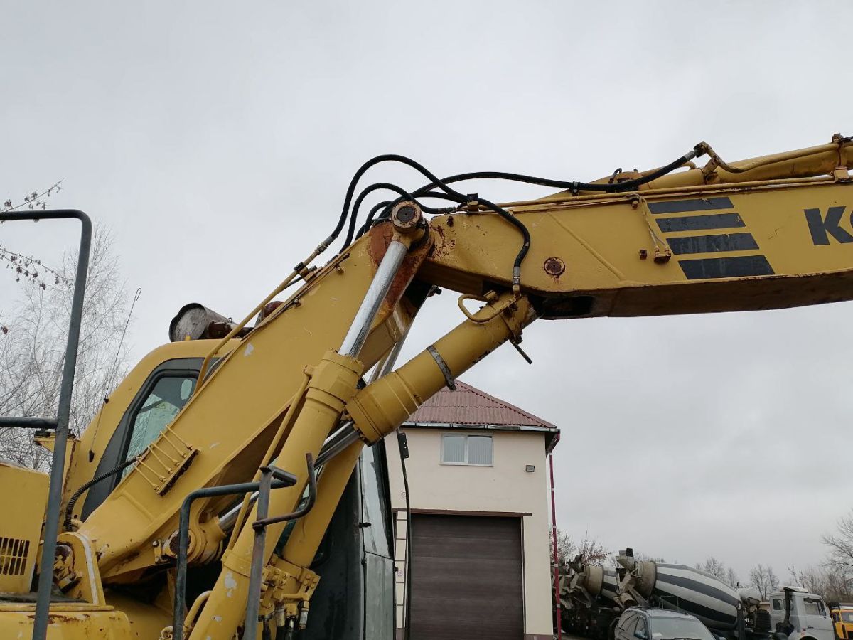 ремонт стрелы экскаватора kamatsu