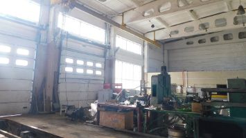 Здание ремонтной мастерской с гаражом