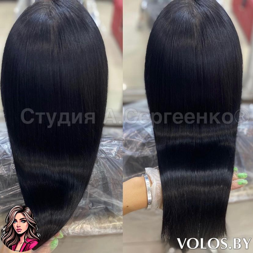 Результат ботокса на тёмных волосах средней длины. Волосы гладкие, плотные и сияющие, вид со спины.