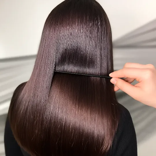 Аминокислотная подложка перед кератином на каштановых волосах