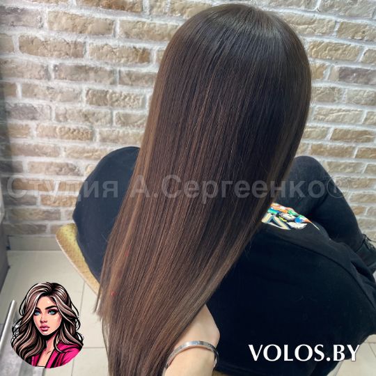 Светло-русые волосы после ботокса — гладкие, блестящие и ровные по всей длине. Результат процедуры восстановления структуры волос.