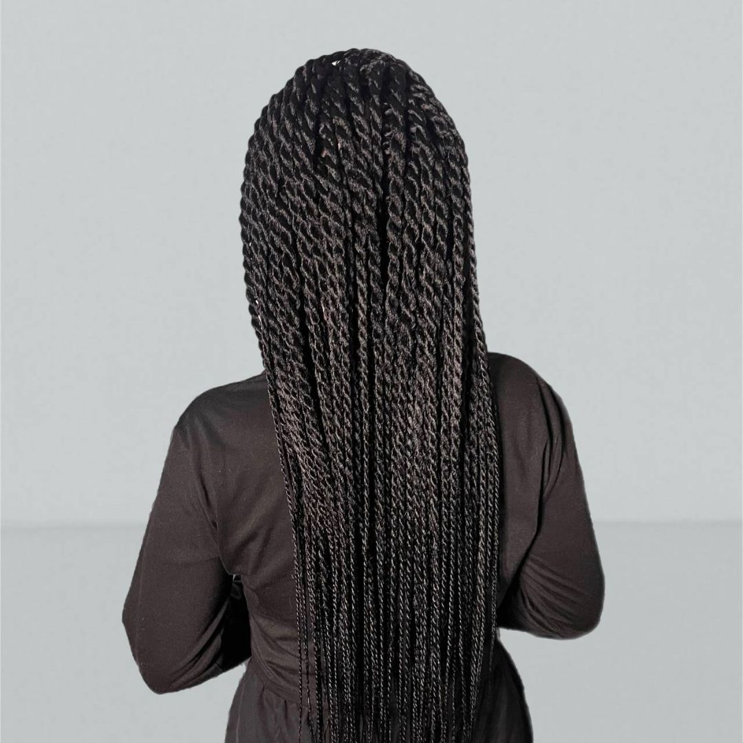 Длинные тёмные волосы после кератинового выпрямления — эффект зеркальной гладкости и плотности